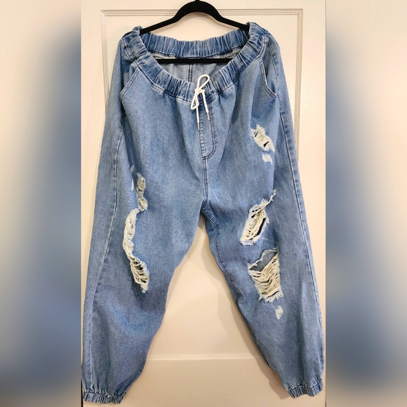 Distressed Jeans - Picture 2 of 4
